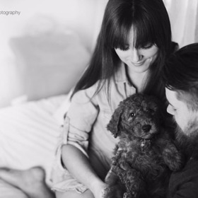 Místo miminka si pořídili štěně a jejich  fotografie se rychle staly virálními