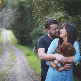 Místo miminka si pořídili štěně a jejich  fotografie se rychle staly virálními