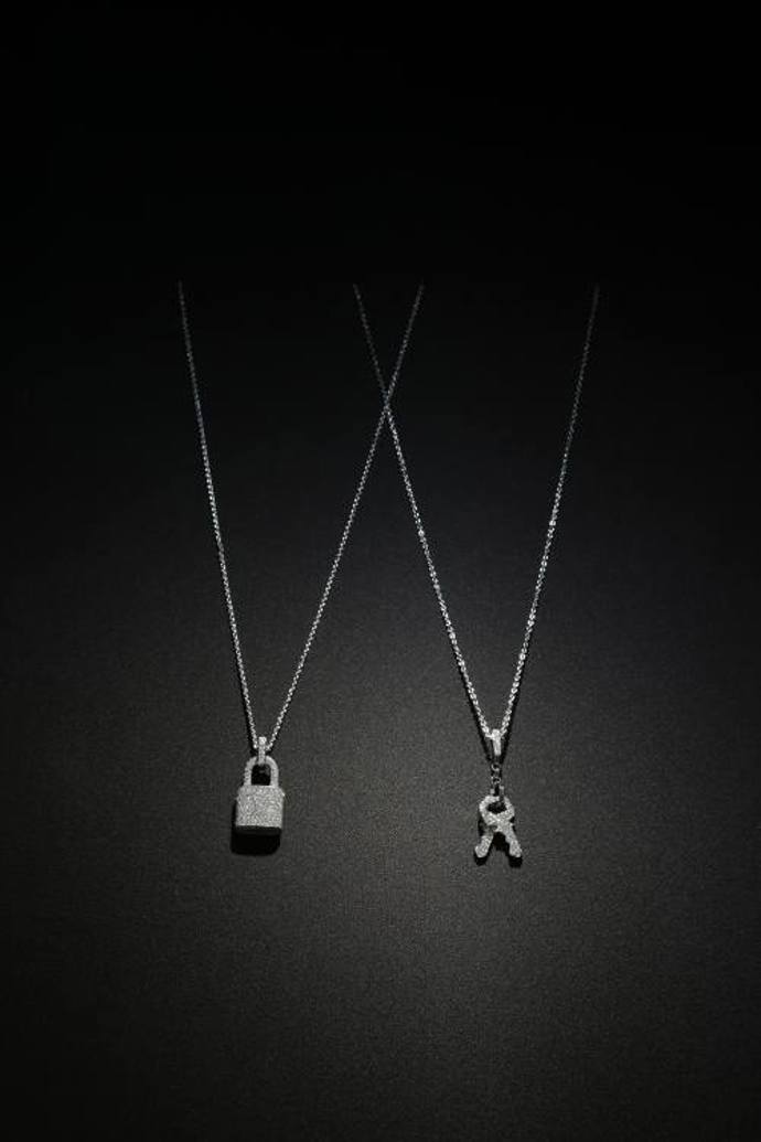 Louis Vuitton řetízky s přívěsky Louis Vuitton řetízky s přívěsky