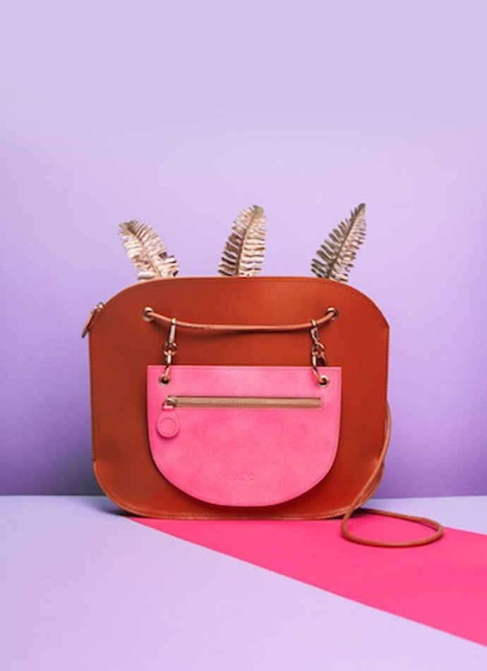 Luciela Taschen nabídne aktuální kolekci tašek LT OVAL, která je obohacena o nové modely a živé barvy. Jsou pro ni charakteristické oblé hrany, multifunkčnost, jednoduchost, vůně kůže a svoboda.