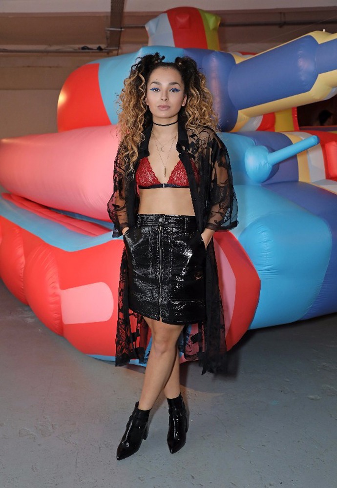 Zpěvačka Ella Eyre. Foto: Diesel Zpěvačka Ella Eyre. Foto: Diesel