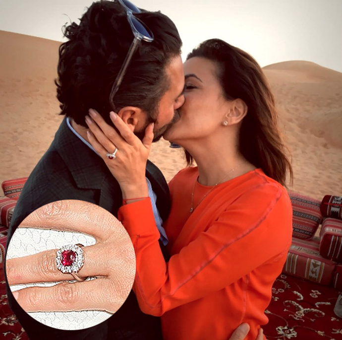 Hvězda Zoufalých manželek Eva Longoria si rozhodně nepotrpí na klasiku. Na svém prsteníčku nosí překrásný rubín obklopený diamanty od Joseho Antonia Batona.
Hvězda Zoufalých manželek Eva Longoria si rozhodně nepotrpí na klasiku. Na svém prsteníčku nosí překrásný rubín obklopený diamanty od Joseho Antonia Batona.