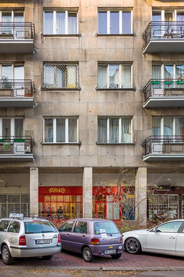 Zapiekanka-restaurant-in-Warsaw-with-painted-steel-frames-by-MFRMGR_dezeen_15-1
