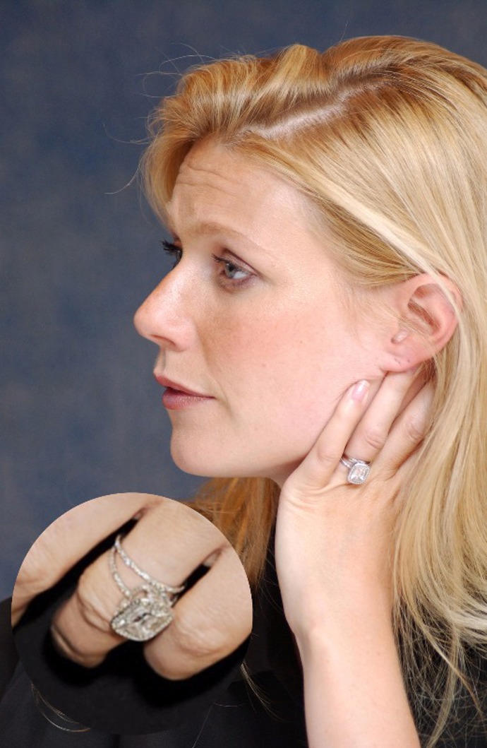 Herečka Gwyneth Kate Paltrow dostala v roce 2003 zásnubní prstem s osmi karátovým diamantem od frontmana skupiny Coldplay Chrise Martina. Manželství v roce 2014 skončilo.
Herečka Gwyneth Kate Paltrow dostala v roce 2003 zásnubní prstem s osmi karátovým diamantem od frontmana skupiny Coldplay Chrise Martina. Manželství v roce 2014 skončilo.