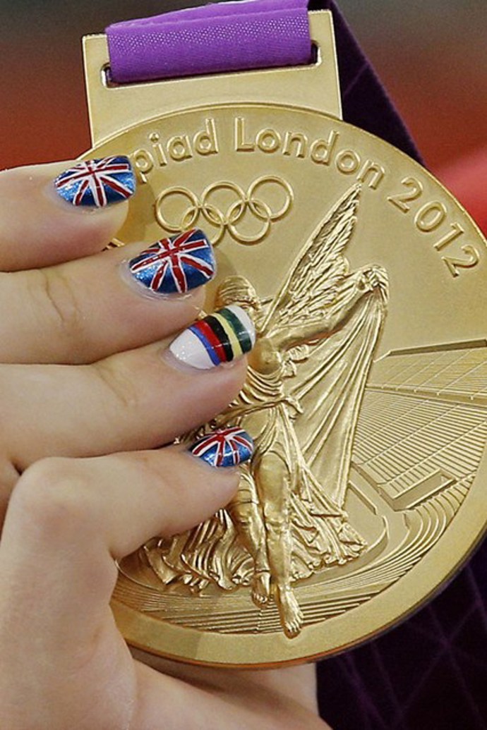 Britská talentovaná cyklistika zazářila v Londýně při přebírání jedné ze dvou zlatých medailí s nehty v britských a olympijských barvách zároveň. Už i v Riu se jí podařilo jedno zlaté ocenění získat.