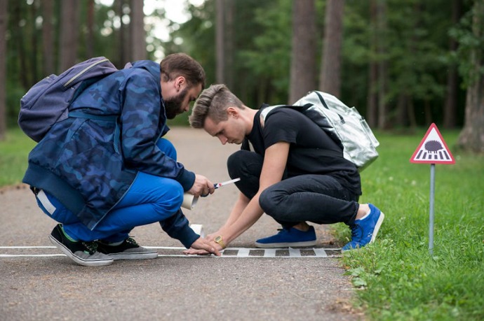 Malé dopravní značky zachraňují zvířatům život Malé dopravní značky zachraňují zvířatům život