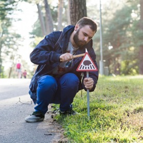 Malé dopravní značky zachraňují zvířatům  život
