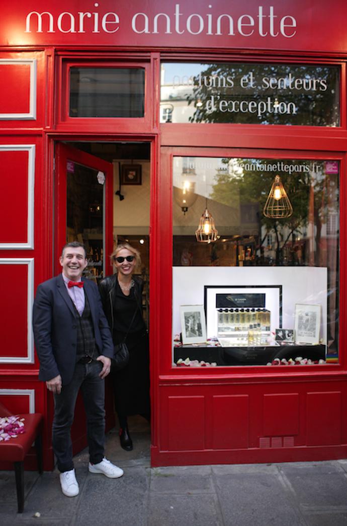 Parfumerie Marie Antoinette. Majitel Antonio je Portugalec, ale také absolutní Pařížan. (Foto: Monika White) Parfumerie Marie Antoinette. Majitel Antonio je Portugalec, ale také absolutní Pařížan. (Foto: Monika White)