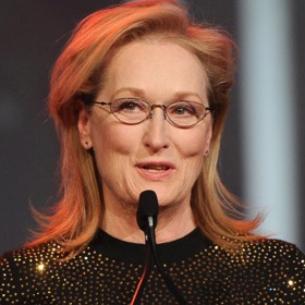 Meryl Streep
„Na některé věci už nemám trpělivost. Ne proto, že bych se stala arogantní, ale proto, že jsem ve svém životě dosáhla bodu, kdy nechci ztrácet čas věcmi, které mě popuzují nebo zraňují. Ztratila jsem zájem dělat radost lidem, kterým na mě nezáleží, milovat lidi, kteří mě nemilují a usmívat se na ty, kteří se na mě neusmívají.“
Meryl Streep
„Na některé věci už nemám trpělivost. Ne proto, že bych se stala arogantní, ale proto, že jsem ve svém životě dosáhla bodu, kdy nechci ztrácet čas věcmi, které mě popuzují nebo zraňují. Ztratila jsem zájem dělat radost lidem, kterým na mě nezáleží, milovat lidi, kteří mě nemilují a usmívat se na ty, kteří se na mě neusmívají.“