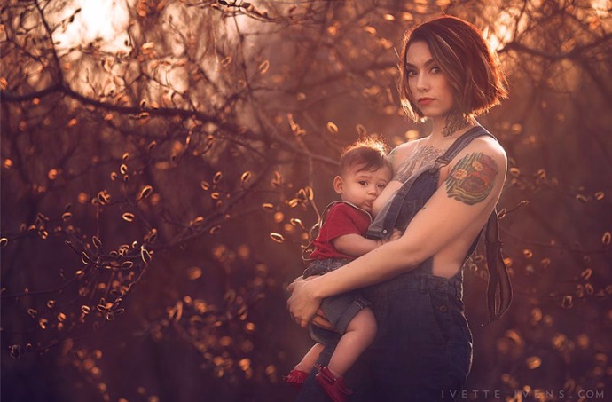 Litevská fotografka chce prolomit tabu kojení na veřejnosti