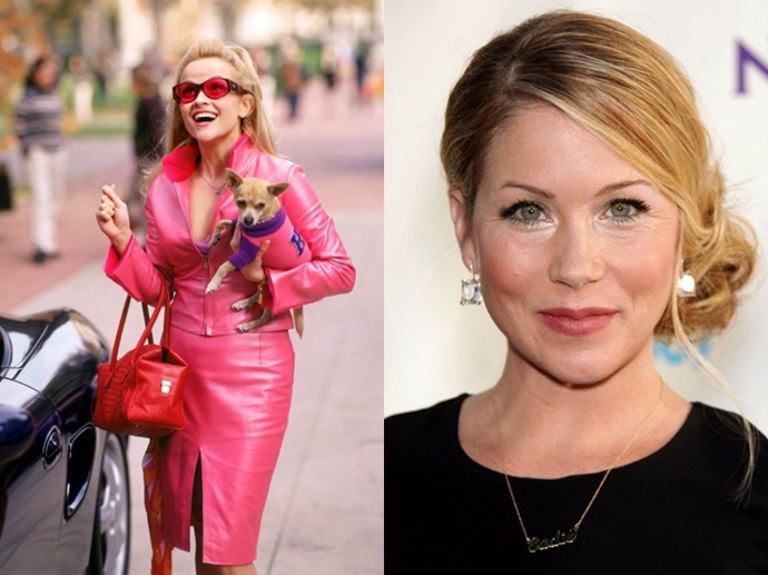 Reese Witherspoon se filmem Pravá blondýnka z roku 2001 přímo proslavila. Roli Ellen Woods však nabízeli i Christině Appelgate. Ta ji však nepřijala a podle vlastních slov toho dodnes lituje.
