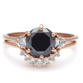 Kdo říkal, že diamanty musí být světlé? 
Foto: annashefield.com