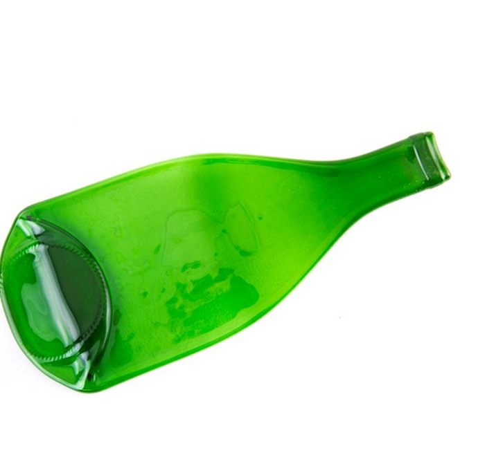 RESPIRO
Glas Hiary, originální servírovací prkénko ze staré lahve na víno, www.respiro.cz, 470 Kč

