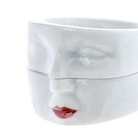 Dvojitý porcelánový prsten Angry Bitch, 650 Kč, www.shit-happens.cz