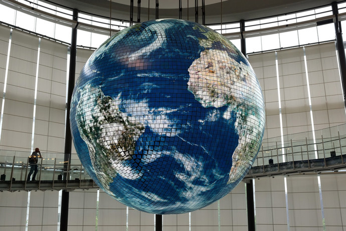 MIRAIKAN - TOKYO
U mnoha tématických výstav si můžete exponát osahat nebo vyzkoušet, jako například ovládání robotické ruky, osobní videomapping nebo jak se cítí člověk žijící v kabině vesmírné lodi.
MIRAIKAN - TOKYO
U mnoha tématických výstav si můžete exponát osahat nebo vyzkoušet, jako například ovládání robotické ruky, osobní videomapping nebo jak se cítí člověk žijící v kabině vesmírné lodi.