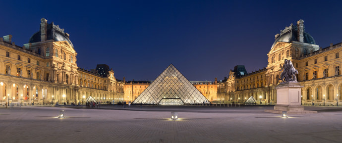 LOUVRE - PAŘÍŽ
Muzeum Louvre je místo, které musíte navštívit pokud je vaší destinací Francie a hlavně Paříž. Asi nejslavnější obyvatelkou Louvru je Mona Lisa. Bohužel přes davy turistů, dlouhé fronty a velikost obrazu si tento DaVinciho výtvor moc neužijete. Naštěstí je Louvre pokladnicí umění a k vidění je toho tolik, že byste na kompletní prohlídku potřebovali několik dní.
LOUVRE - PAŘÍŽ
Muzeum Louvre je místo, které musíte navštívit pokud je vaší destinací Francie a hlavně Paříž. Asi nejslavnější obyvatelkou Louvru je Mona Lisa. Bohužel přes davy turistů, dlouhé fronty a velikost obrazu si tento DaVinciho výtvor moc neužijete. Naštěstí je Louvre pokladnicí umění a k vidění je toho tolik, že byste na kompletní prohlídku potřebovali několik dní.