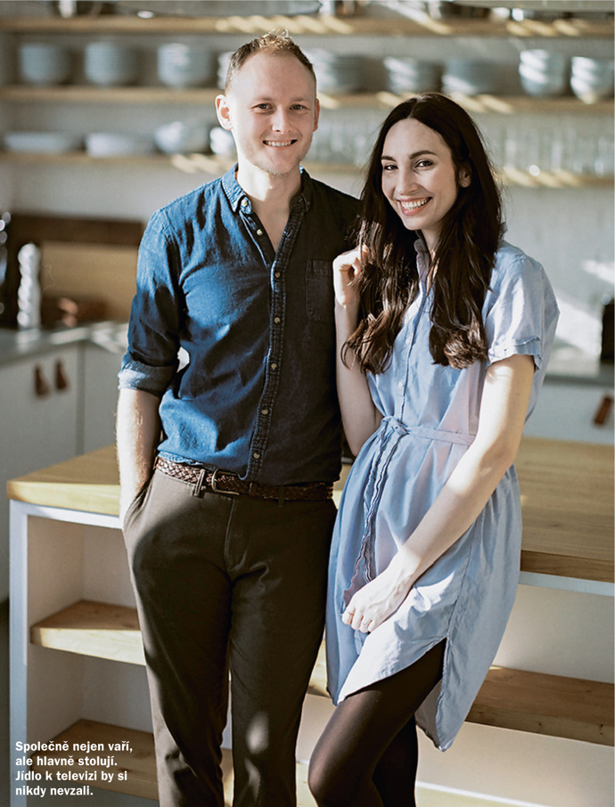 Jiří a Marika Kučovi: Manželé v kuchyni
Blogeři z Kitchen Story si společně poradí se silným vývarem i těžkou nemocí.
Jiří a Marika Kučovi: Manželé v kuchyni
Blogeři z Kitchen Story si společně poradí se silným vývarem i těžkou nemocí.