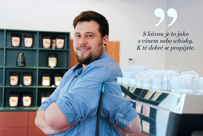 Jan Škeřík: Kávový souzvuk
Vyhrál baristu roku. Jak si trénuje chuť a proč se před mistrovstvím světa trápí přísným detoxem?
Jan Škeřík: Kávový souzvuk
Vyhrál baristu roku. Jak si trénuje chuť a proč se před mistrovstvím světa trápí přísným detoxem?