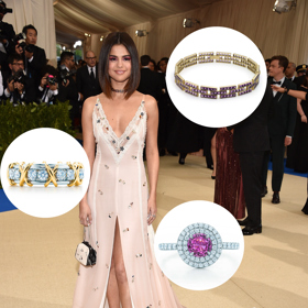 Selena Gomez

Vintage náhrdelník s ametysty z archivu Tiffany. 

Tiffany Solest prsten z platiny s diamanty a růžovým safírem, hodnota přes 180 000 Kč.

Prsten Tiffany & Co. Schlumberger se šestnácti diamanty a zlatými detaily. Selena si pro tento večer navlékla rovnou dva v celkové hodnotě téměř 500 000 Kč. 
