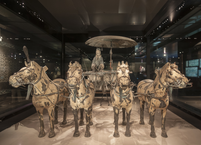 MUZEUM TERAKOTOVÉ ARMÁDY - XI'AN
Objev Terakotové armády v roce 1974 byl archeologickou senzací 20. století. Sochy vojáků, koňů, kočárů a dalších artefaktů s vojenskou tématikou se datují do období 210 př. nl. a jejím úkolem bylo strážit prvního čínského císaře v posmrtném životě.
MUZEUM TERAKOTOVÉ ARMÁDY - XI'AN
Objev Terakotové armády v roce 1974 byl archeologickou senzací 20. století. Sochy vojáků, koňů, kočárů a dalších artefaktů s vojenskou tématikou se datují do období 210 př. nl. a jejím úkolem bylo strážit prvního čínského císaře v posmrtném životě.