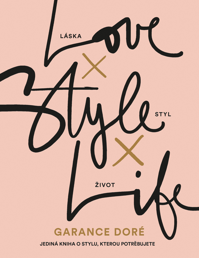 Kniha Garance Doré: Style x Love x Life

Garance Doré, ilustrátorka, blogerka a fotografka, patří mezi nejstylovější ženy planety. Ve své knize, které zrovna vychází i v češtině, představuje nejen svůj pohled na módu i na život, ale seznámí vás i s dalšími inspirativními ženami.

“Dnes pracuji v módní branži, takže chci sdělit ostatním, že jsem v obraze a mám vše pod kontrolou a že já představuji byznys, což může i nemusí být pravda, ale i tak. Když mi bylo dvacet, byla jsem členkou rockové kapely. Chtěla jsem se lišit, být rebelkou. Když mi bylo třicet, chtěla jsem oblečením vyjádřit, že jsem umělkyně. Možná jsem to tenkrát nedělala vědomě, ale teď to dělám. Můj šatník tvoří sytější, stálé barvy a odstíny modré, černé a hlavně bílé, které jsou samozřejmě mé oblíbené, ale zároveň vyjadřují harmonii, funkčnost a svobodu. Zítra možná budu chtít vyjádřit, že jsem sexy a dobrodružné povahy, a tak přidám do šatníku celé nové patro. Možná se zbavím některých kousků, které mě už nebudou vyjadřovat. Vaše oblečení se stane vaším nejlepším přítelem, pokud víte, co jím chcete vyjádřit,” říká Garance.
Kniha stojí 399 Kč.

 
