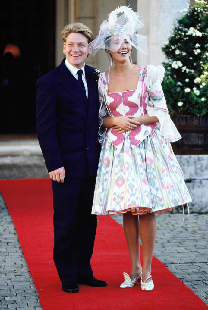 Emma Thompson
Barevné šaty byly v době, kdy si Emma Thompson brala britského herce Kennetha Branagha, velmi trendy, ačkoliv mohly působit trochu teatrálně. Vzali se v roce 1989 a byli spolu do roku 1995.
Emma Thompson
Barevné šaty byly v době, kdy si Emma Thompson brala britského herce Kennetha Branagha, velmi trendy, ačkoliv mohly působit trochu teatrálně. Vzali se v roce 1989 a byli spolu do roku 1995.