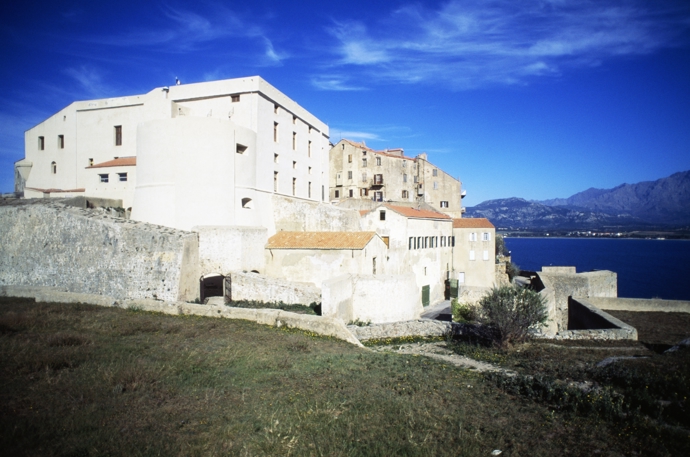 Calvi On The Rocks na Korsice
Calvi On The Rocks na Korsice