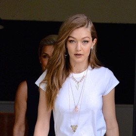 Gigi Hadid si oblíbila nebesky modrou barvu