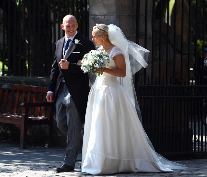 Zara Phillips
Zara, vnučka královny Alžběty II., si brala Mika Tindalla v kostele Canongate Kirk v Edinburghu. Měla na sobě saténové šaty v barvě slonovinové kosti od Stewarta Parvina a čelenku od její matky, princezny Anny.
Zara Phillips
Zara, vnučka královny Alžběty II., si brala Mika Tindalla v kostele Canongate Kirk v Edinburghu. Měla na sobě saténové šaty v barvě slonovinové kosti od Stewarta Parvina a čelenku od její matky, princezny Anny.