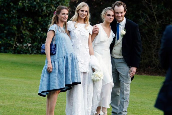 květen 2014

Na svatbě její sestry se sourozenci Chloe a Alexandrem Jaffem
