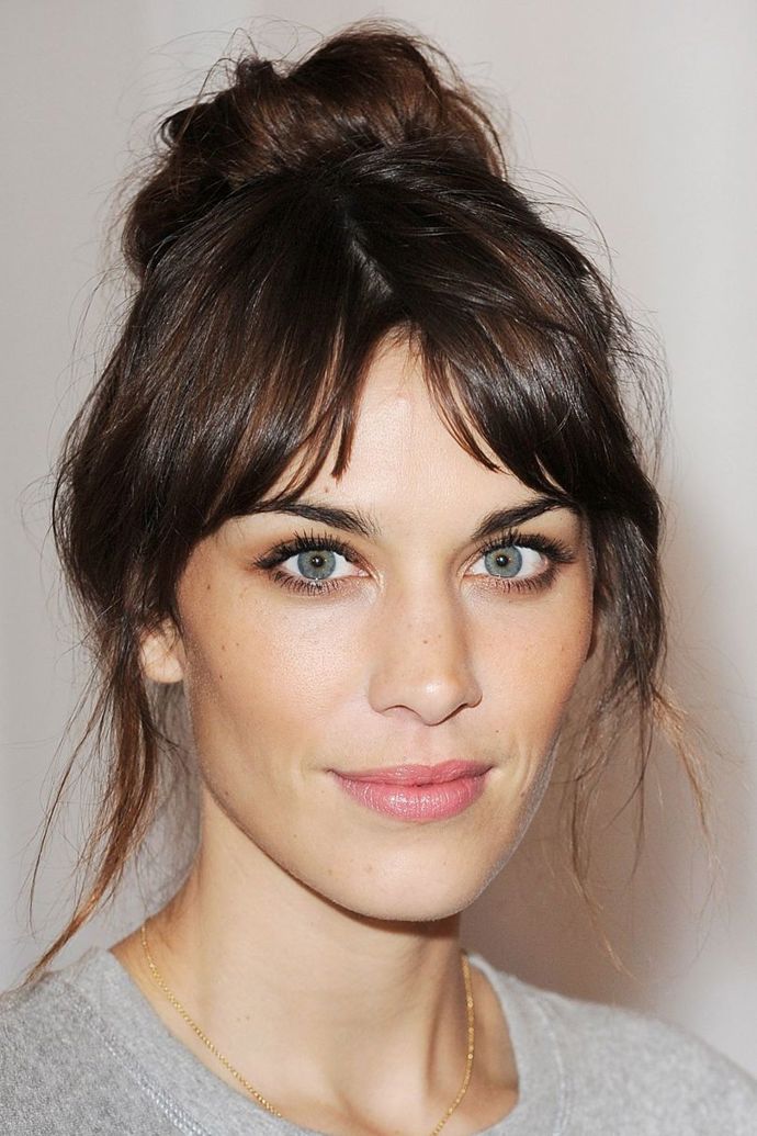 Alexa Chung

Alexe ale sluší i tenhle styl ofiny rozdělený uprostřed, zejména s tímto tmavším odstínem vlasů.
