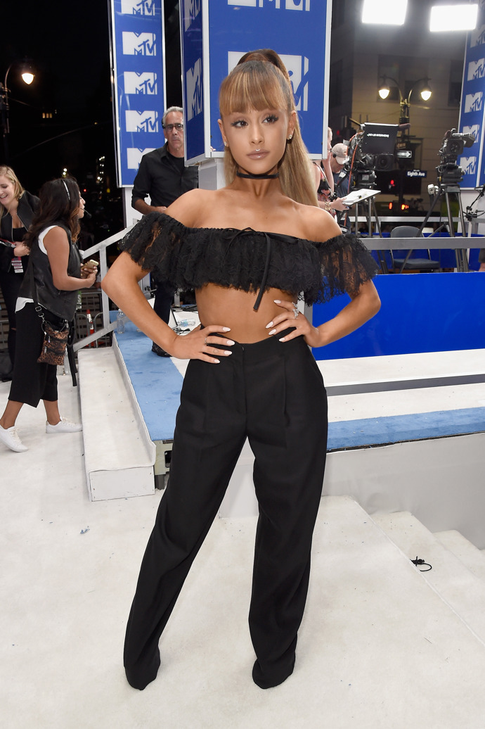 Ariana Grande

I Ariana Grande mívala kdysi ofinu a světlejší vlasy.
