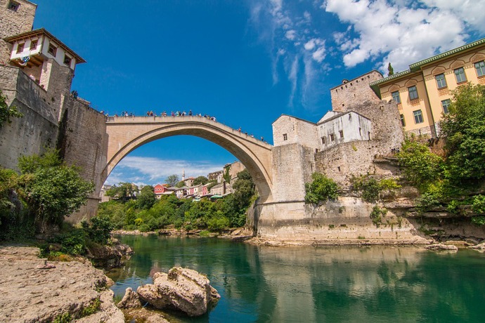 Bosna a Hercegovina - Mostar, most přes řeku Neretvu
Bosna a Hercegovina - Mostar, most přes řeku Neretvu