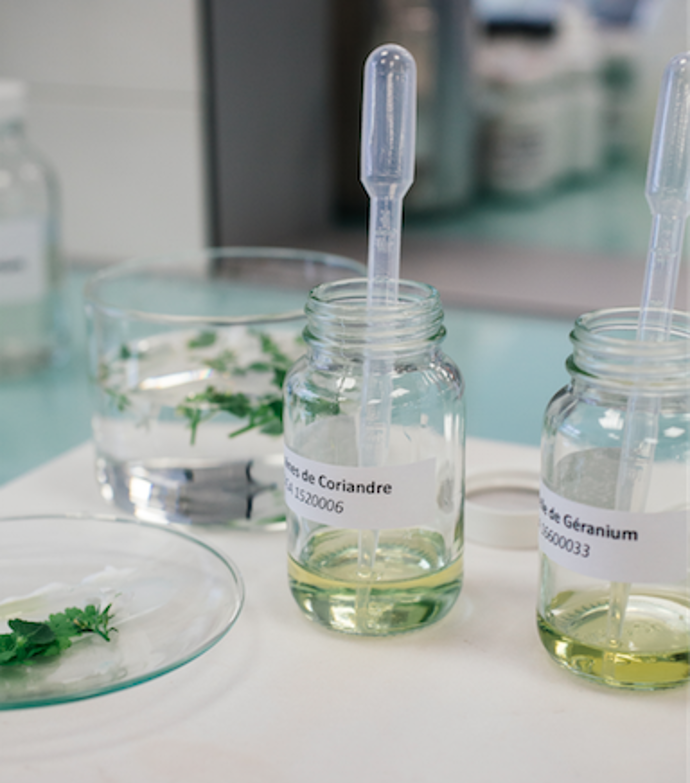 Řada Botanicals Fresh Care je veganská, protože neobsahuje žádnou složku živočišného původu (včetně mléka, vajec, medu nebo jiných včelích ingrediencí).
Řada Botanicals Fresh Care je veganská, protože neobsahuje žádnou složku živočišného původu (včetně mléka, vajec, medu nebo jiných včelích ingrediencí).