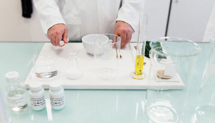 Všichni vědečtí pracovníci v Botanicals Fresh Care silně věři v jemnou, čistou a ekologicky zodpovědnou chemii.
Všichni vědečtí pracovníci v Botanicals Fresh Care silně věři v jemnou, čistou a ekologicky zodpovědnou chemii.