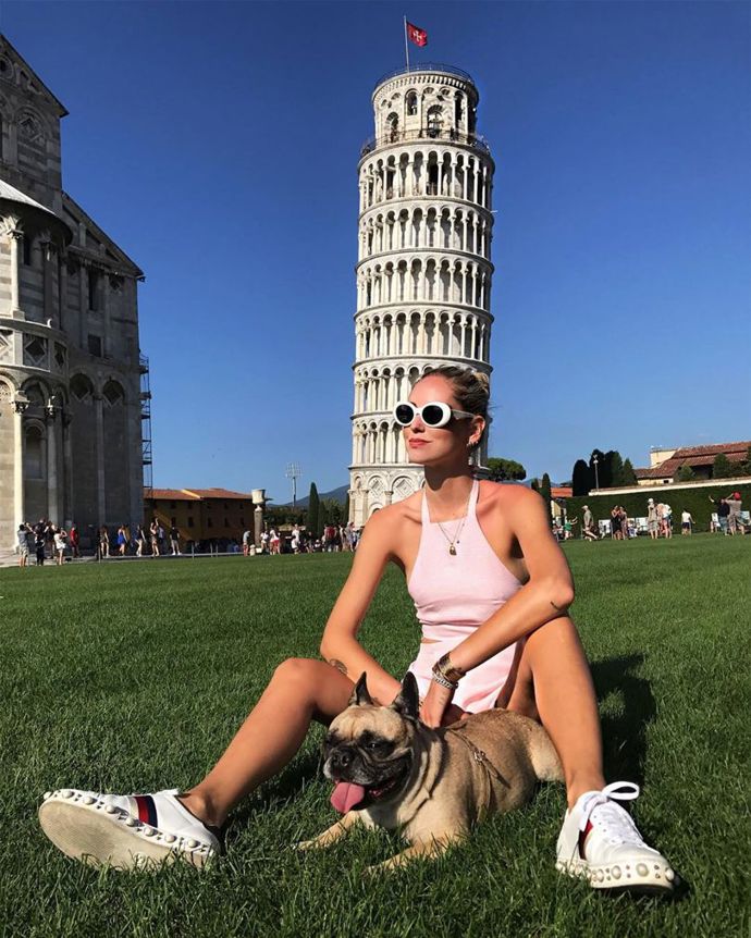 Italská blogerka a byznysmenka Chiara Ferragni nebyla nikdy v Pise, až letos, a to pochází z Milána, odkud je to do Pisy asi jen tři hodiny cesty.
