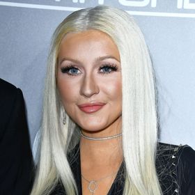 Christina Aguilera

Christina vyzkoušela už nejspíš všechny odstíny blond barvy, ale tenhle platinový jí sluší možná nejvíc.
