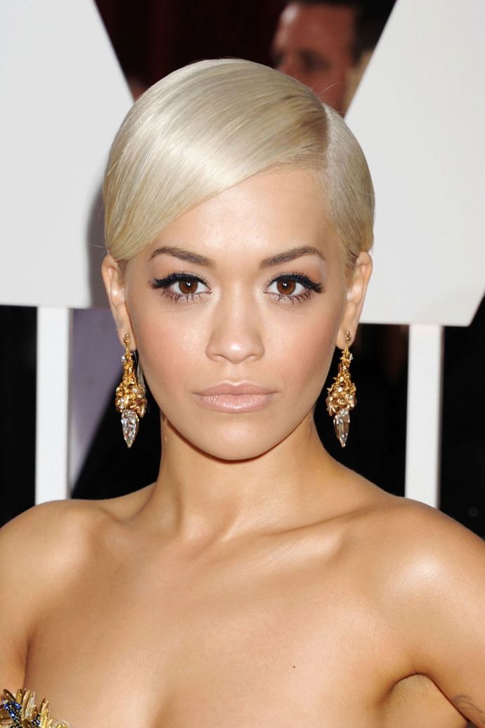 Rita Ora

Zpěvačka Rita Ora vypadala s tímto sestřihem a barvou naprosto úžasně.
