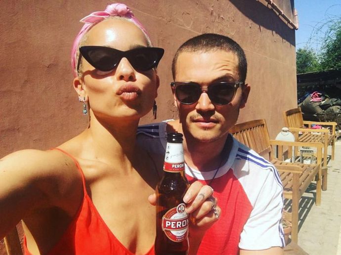 Zoe Kravitz zvolila pro dovolenou outfit ve stylu filmu Prázdniny v Římě.

