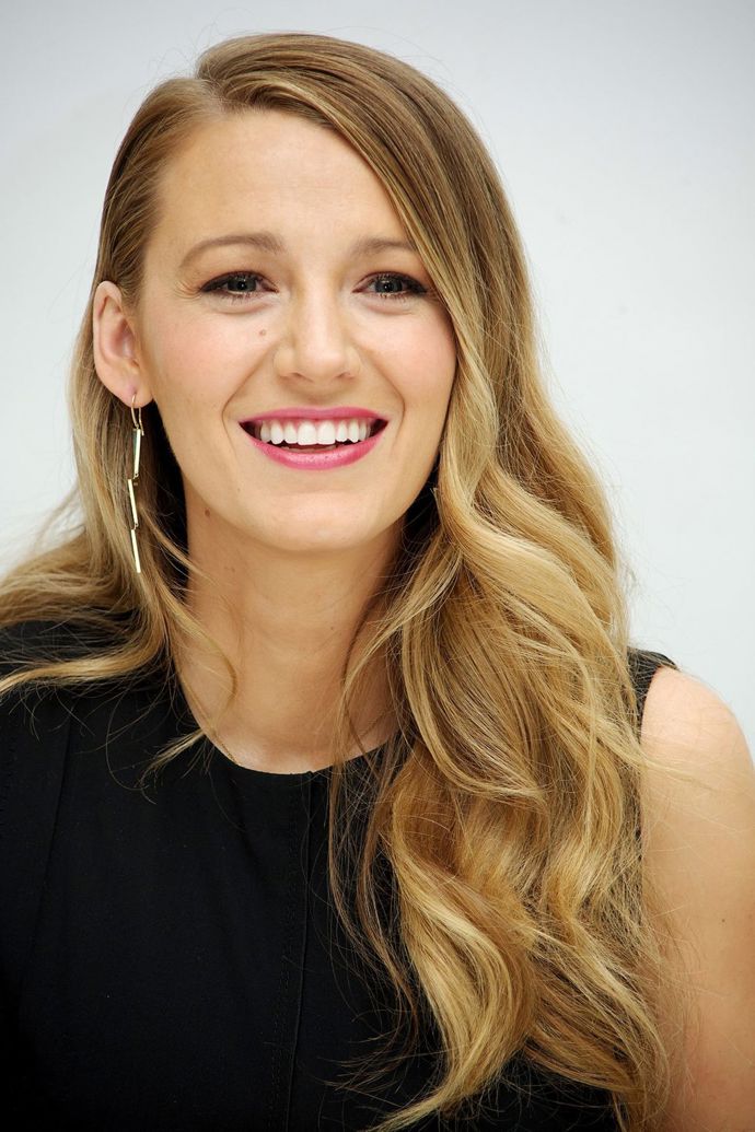 Její make-up

Blake zkrátka nikdy nešlápne vedle, co se jejího make-upu týče. Může za to být zčásti vděčná také své make-up artistce Elaine Offers. Takže jaké je tajemství jejího svůdného looku? "Blake miluje lesklé rty a já nejradši používám nude produkty, které mají trochu teplý nádech." Její nejoblíbenější značky jsou L'Oreal, NARS a Chantecaille. 
