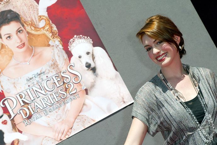 Deník princezny (The Princess Diaries, 2001)

V tomhle filmu můžete mimo jiné vidět to nejlepší ze San Francisca, ale také hvězdné obsazení, za všechny stačí uvést Julii Andrews, která zde hraje babičku-královnu. 

Nejlepší pasáž: Miina proměna v rukou italských profesionálů v oboru kadeřnictví a kosmetiky.

