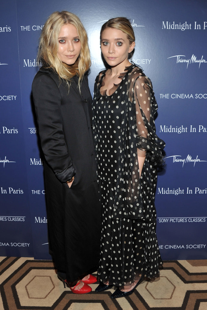 Ashley Olsen

Na promítání filmu Půlnoc v Paříži se sestrou Mary-Kate.
