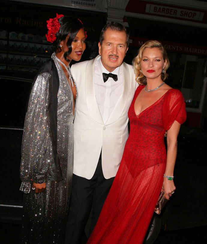 Kate Moss

Na šedesáté narozeniny návrháře Maria Testina v Londýně si Kate Moss oblékla tyhle červené průhledné šaty s puntíky a pod ně body se zvířecím vzorem.
