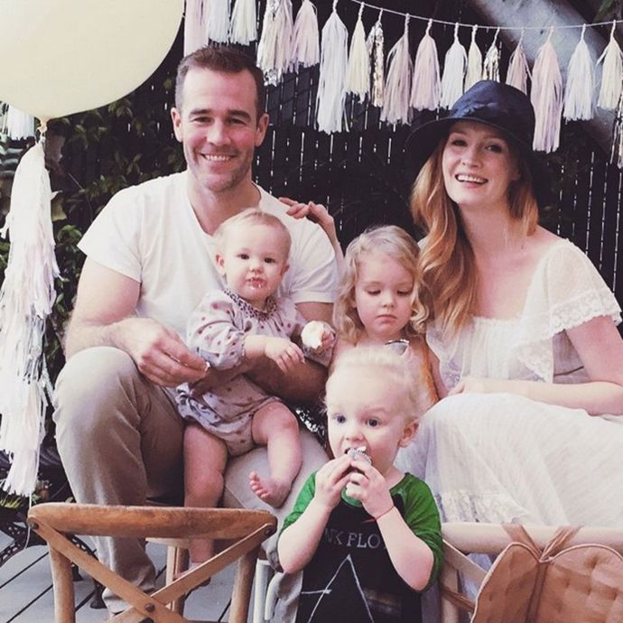 James & Kimberly Van Der Beek

Kdo by potřeboval Joey Potter z Dawsonova světa, kde hrál James Van Der Beek hlavní roli, když má takovou krásnou rodinu se svou ženou Kimberly?
