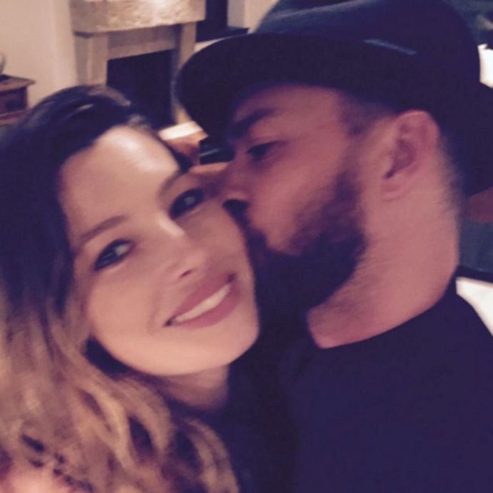 Jessica Biel & Justin Timberlake

Justin s Jessicou nepřidávájí na Instagram společné fotky často, ale když už ano, stojí to za to. Na její narozeniny postnul Justin tuhle fotku s popiskem: 

"Happy BAE-DAY, baby!! I can't put into words what you mean to me... You are the GREATEST Mommy and Wife a man could ever ask for. I love you to the MOON AND BACK!!! -Your Huz"
