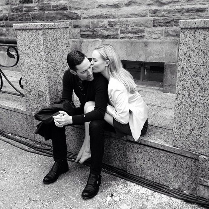 Kate Bosworth & Michael Polish

Nemůžeme přestat přemýšlet nad tím, kam se asi poděly boty Kate. 
