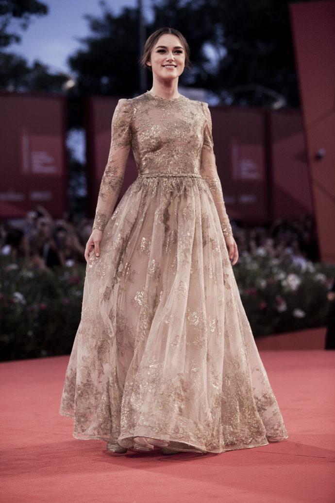 Keira Knightley v šatech od Valentina na premiéře filmu Nebezpečná metoda v roce 2011.
