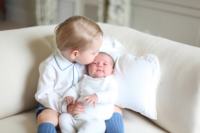 Prohlédněte si nejroztomilejší fotografie prince George a princezny Charlotte. Prohlédněte si nejroztomilejší fotografie prince George a princezny Charlotte.