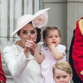 Prohlédněte si nejroztomilejší fotografie prince George a princezny Charlotte.