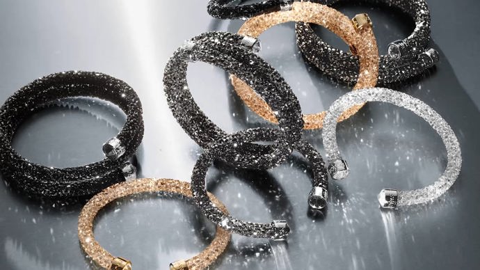 Moderní design šperků Swarovski.
